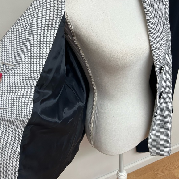 NWT. Women’s Two-Piece Tailored Jacket & Pants Set in Navy &White Size 12 - Picture 3 of 6